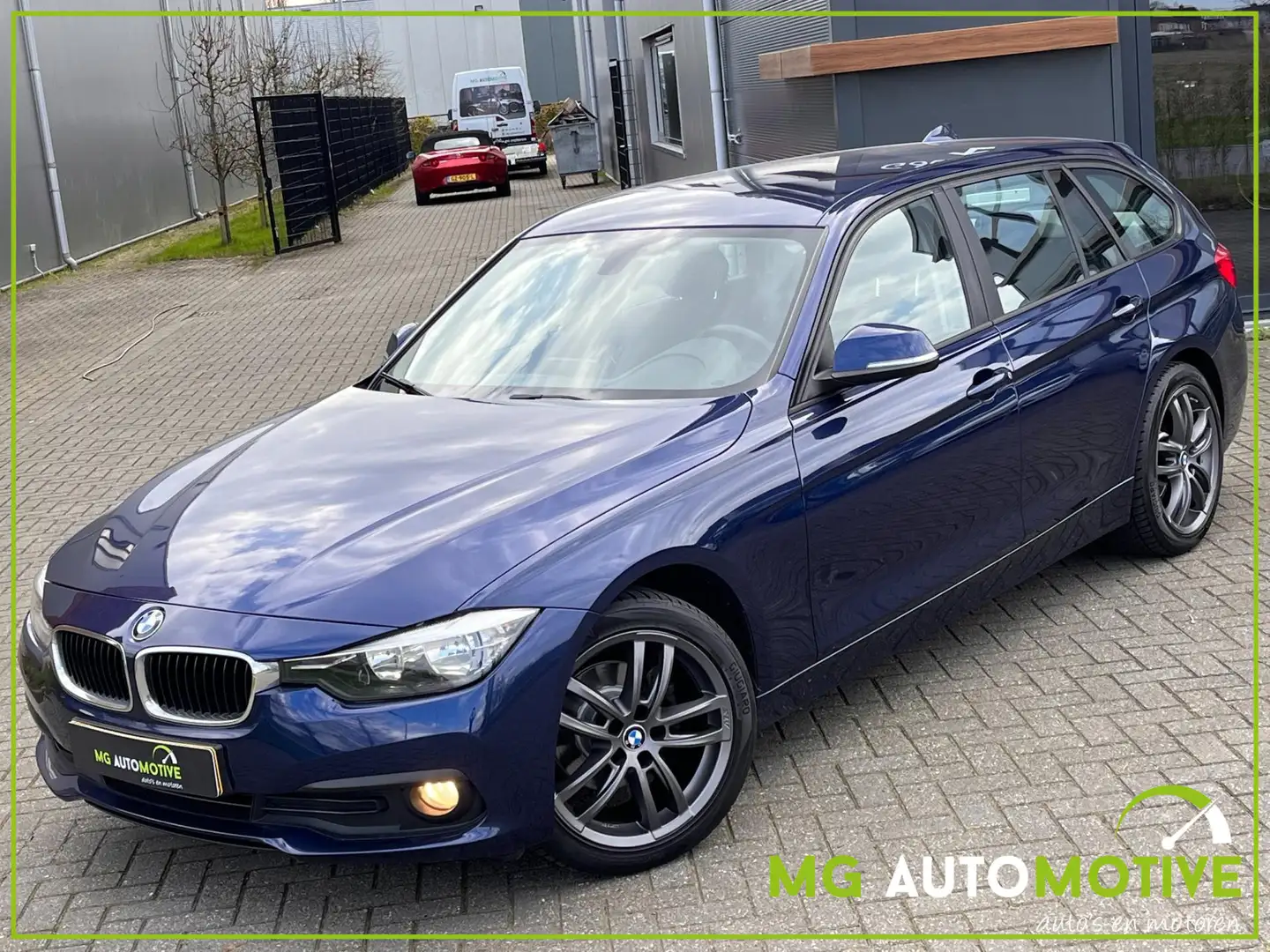 BMW 318 3-serie Touring 318i Essential | Apple Car Play | Blauw - 2
