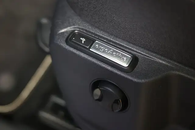 Volkswagen Tiguan view 12