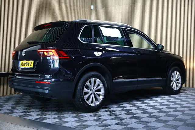 Volkswagen Tiguan view 5