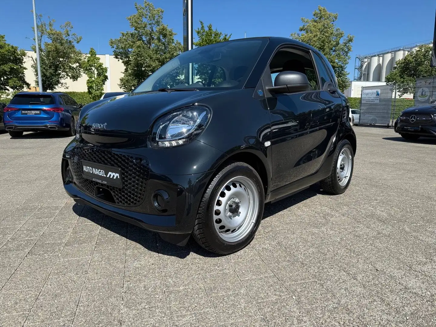 smart forTwo EQ fortwo Schwarz - 2