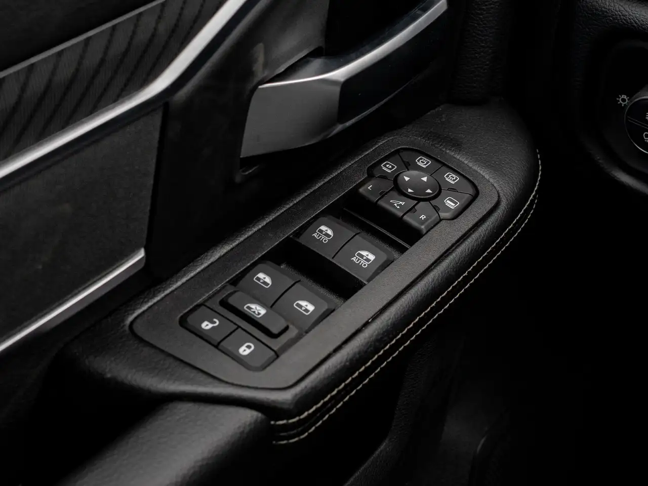 RAM 2500 снимка RAM 2500