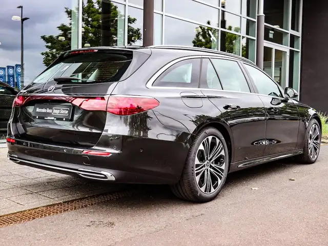 Mercedes-Benz E view 7