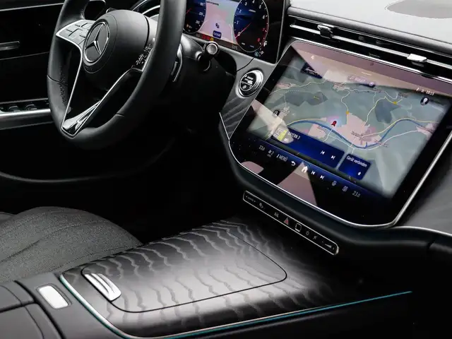 Mercedes-Benz E view 23