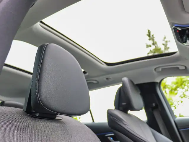 Mercedes-Benz E view 20