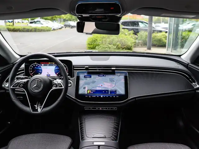 Mercedes-Benz E view 18