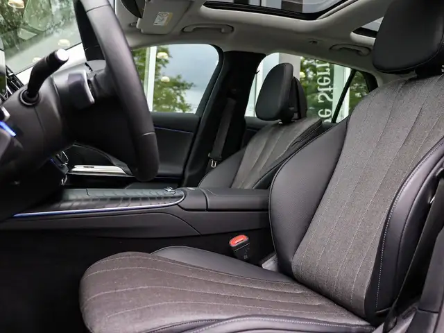 Mercedes-Benz E view 13