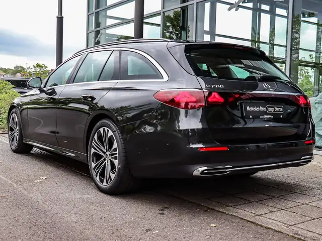 Mercedes-Benz E view 3