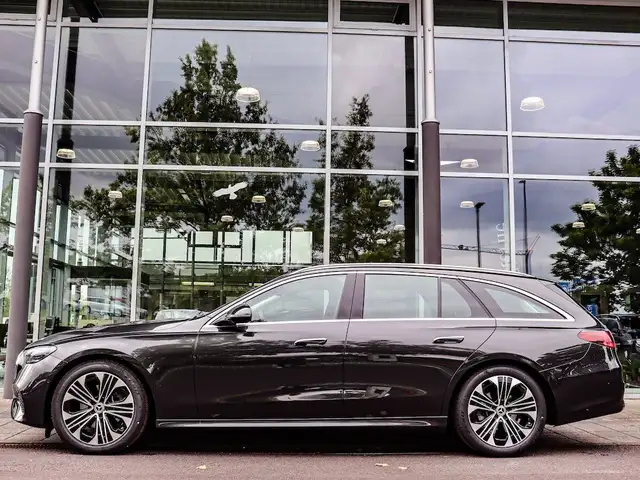 Mercedes-Benz E view 2