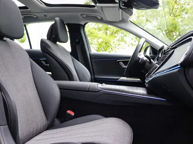 Mercedes-Benz E view 21
