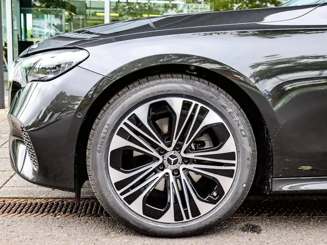 Mercedes-Benz E view 11