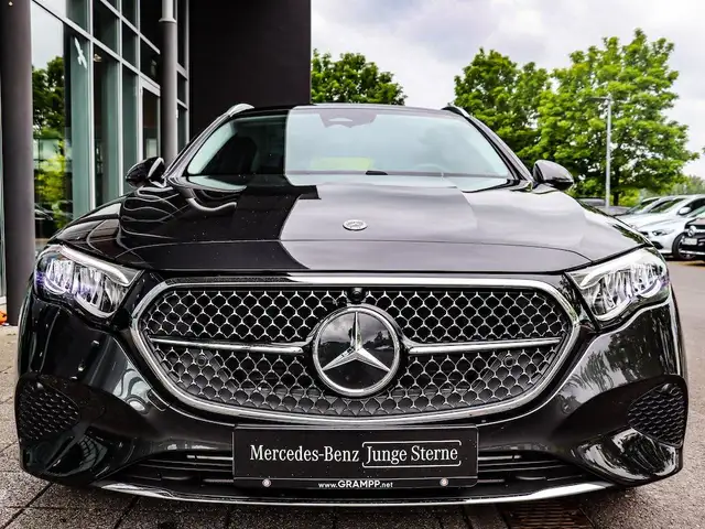 Mercedes-Benz E view 10