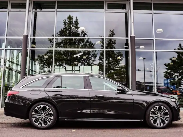 Mercedes-Benz E view 8