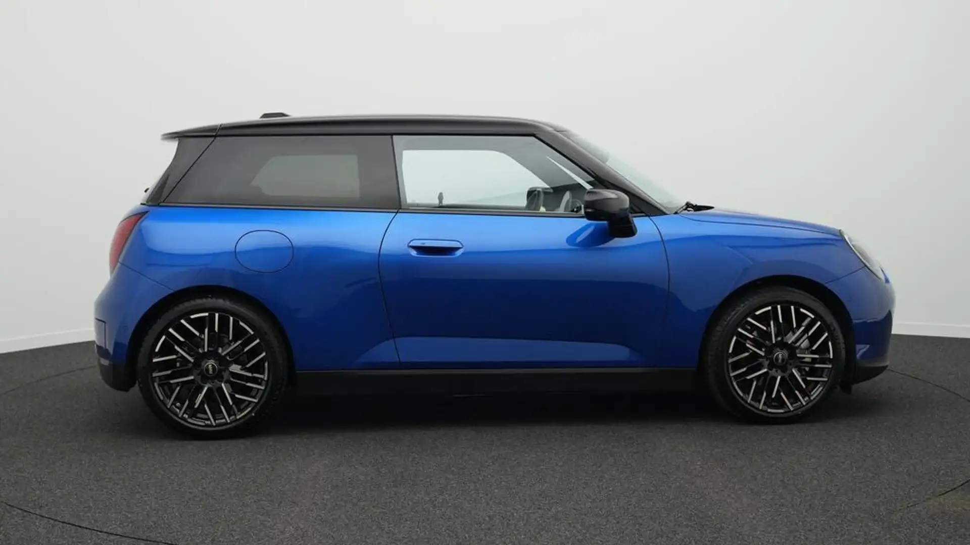 MINI Cooper SE Favoured Trim Blau - 2