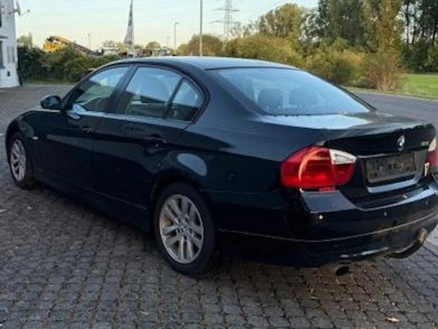BMW 318 318i Schwarz - 2