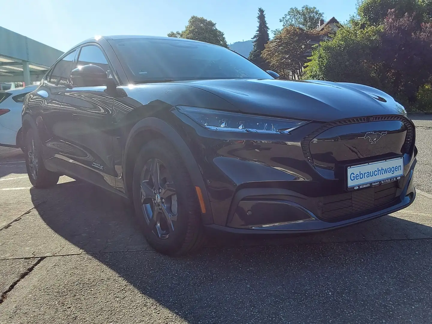 Ford Mustang Mach-E Crossover SUV Schwarz - 2