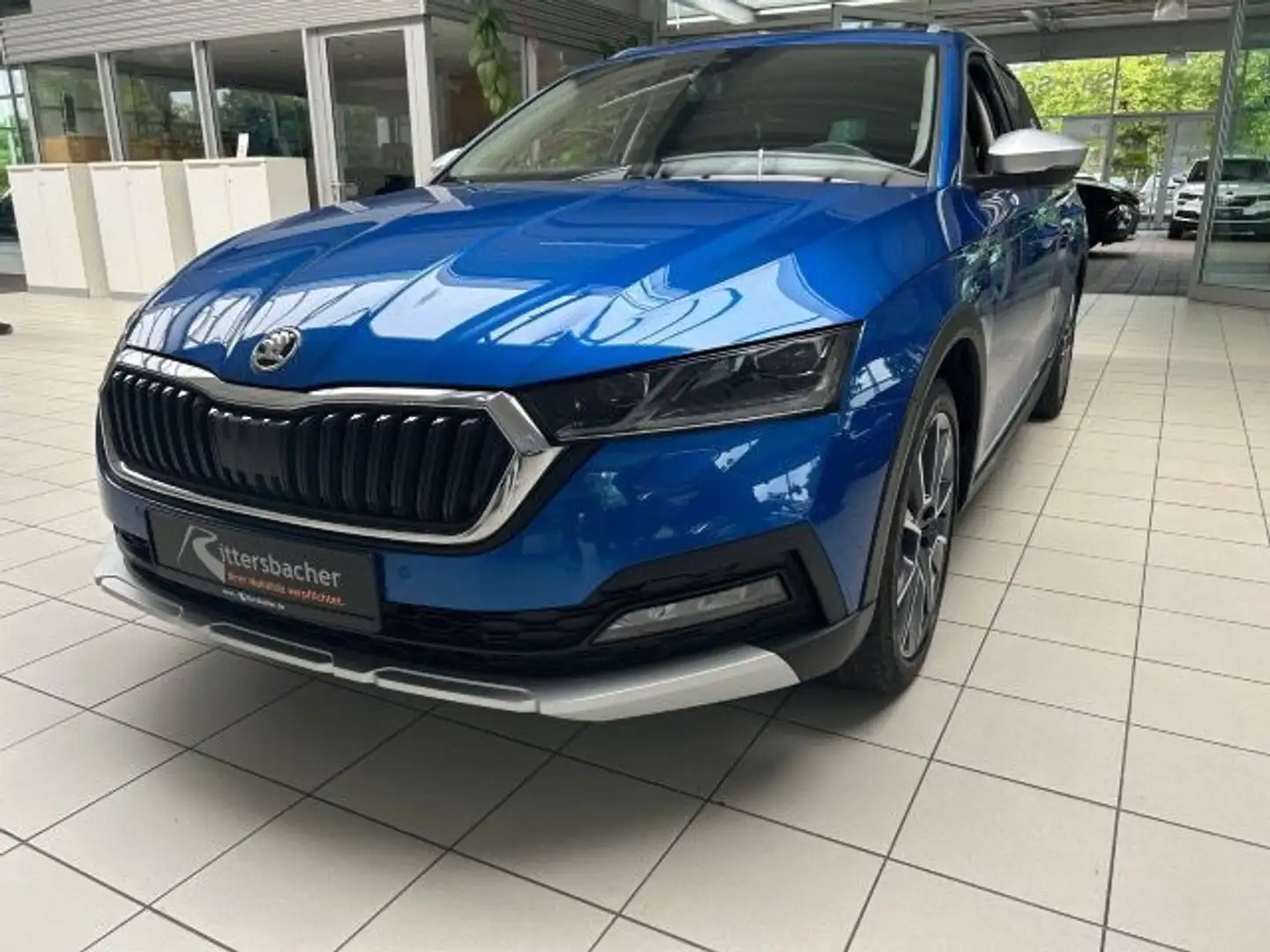 Skoda Octavia Combi Scout 2.0 TDI DSG 4x4 Navi Canton Blau - 2