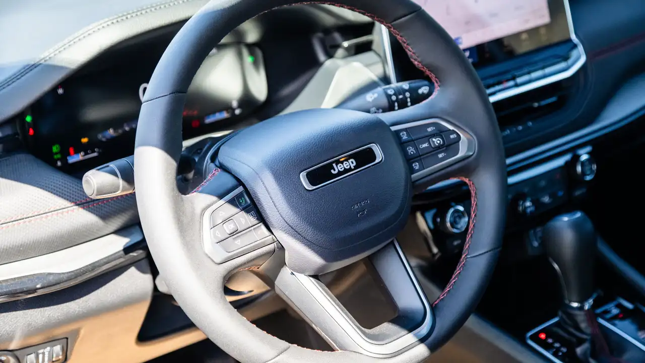 Jeep Compass photo Jeep Compass