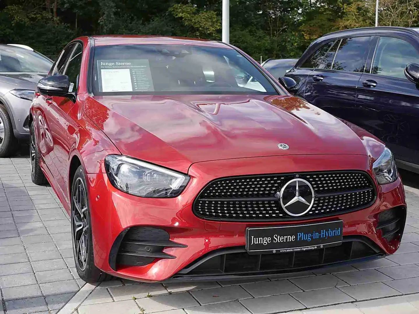 Mercedes-Benz E 300 e Limo+AMG+AHK+DISTRONIC+NIGHT+360+KEYLESS Rosso - 2
