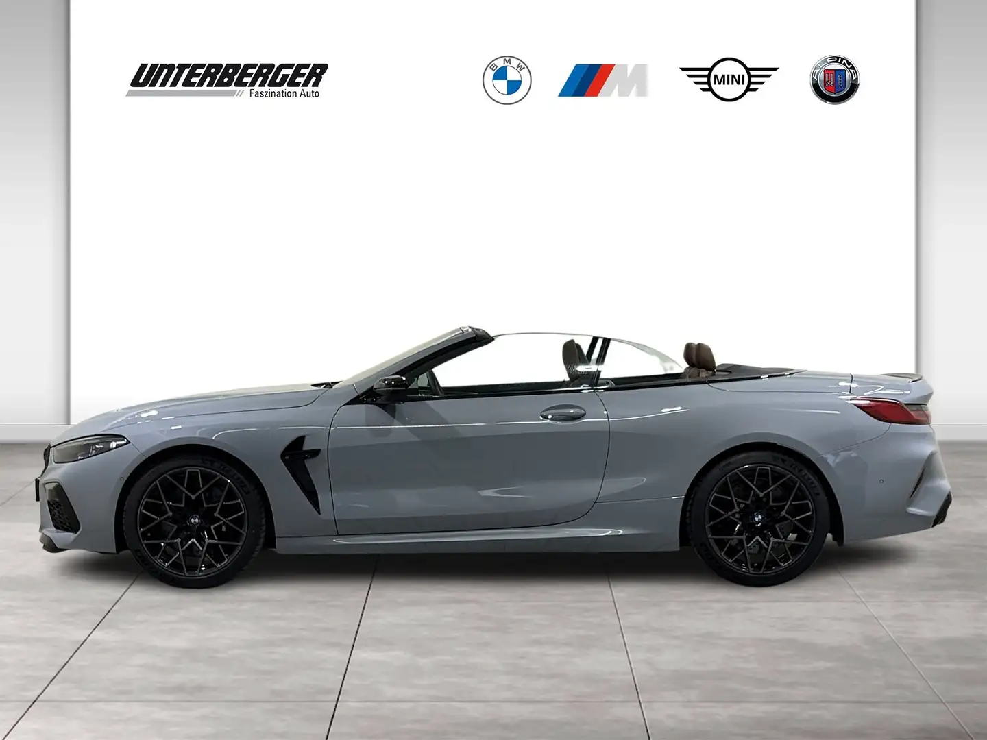 BMW M8 Competition Cabrio xDrive M Driver B&W ACC Grau - 2