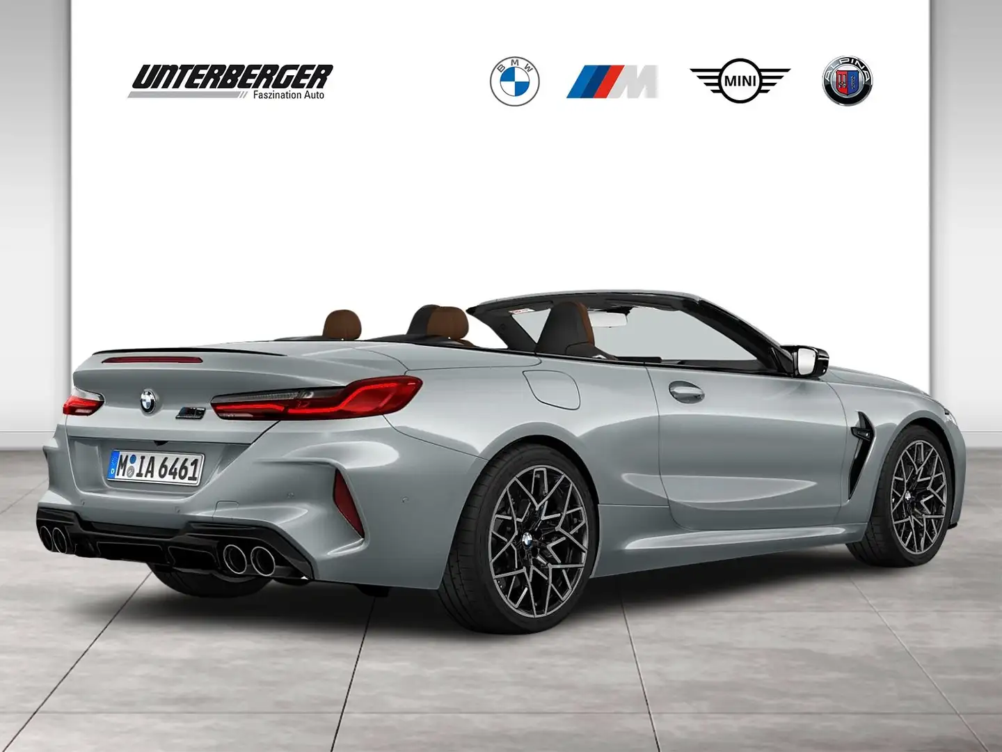 BMW M8 Competition Cabrio xDrive M Driver B&W ACC Grau - 2