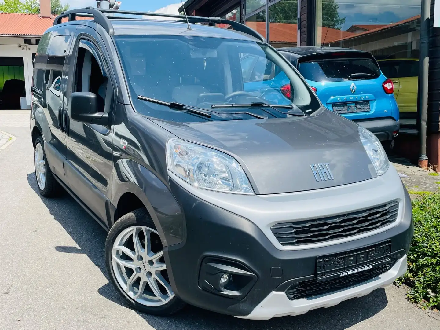 Fiat Fiorino Adventure SX Kombi Garantie 08.2026 Gris - 1