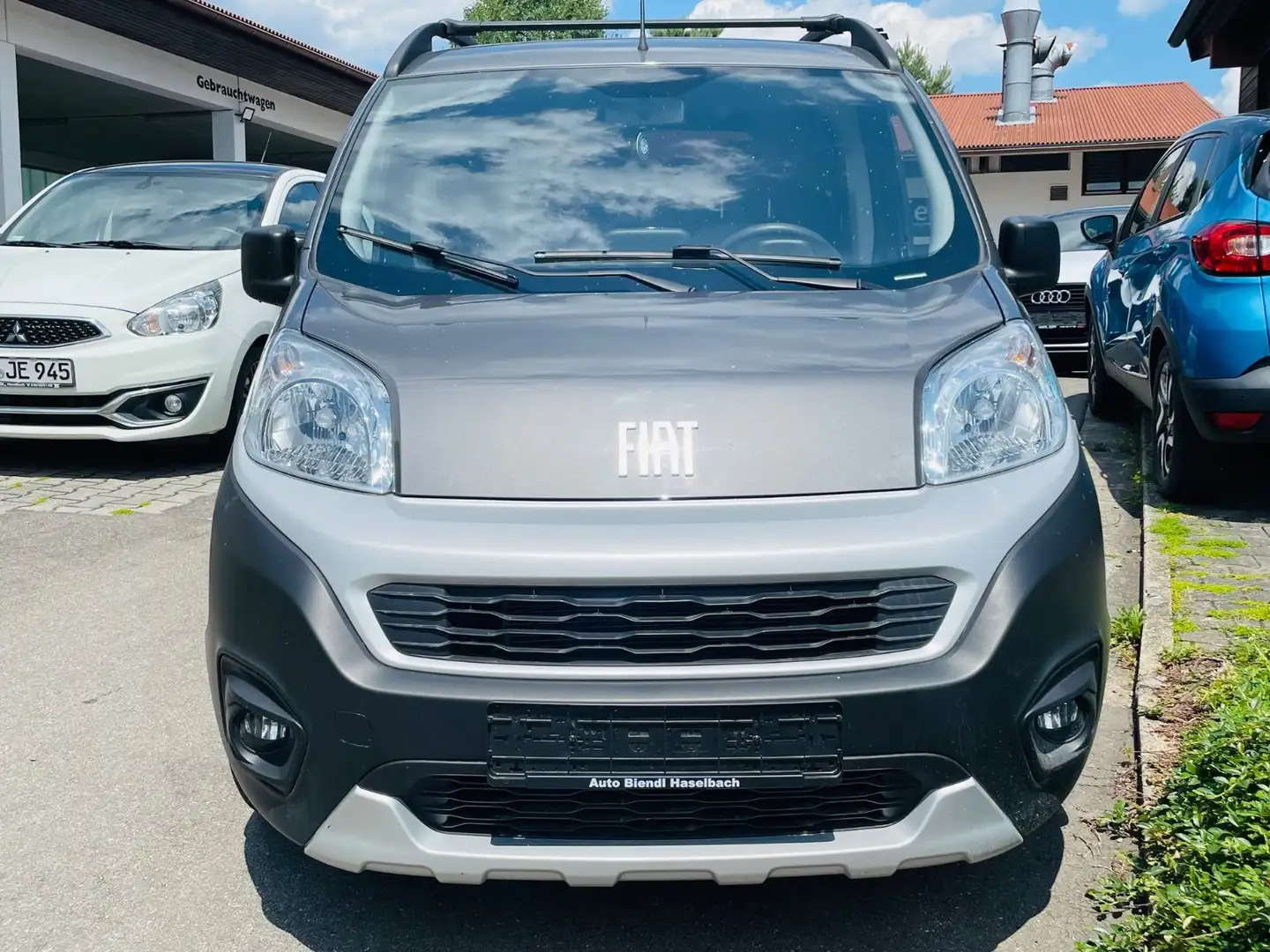 Fiat Fiorino Adventure SX Kombi Garantie 08.2026 Gris - 2