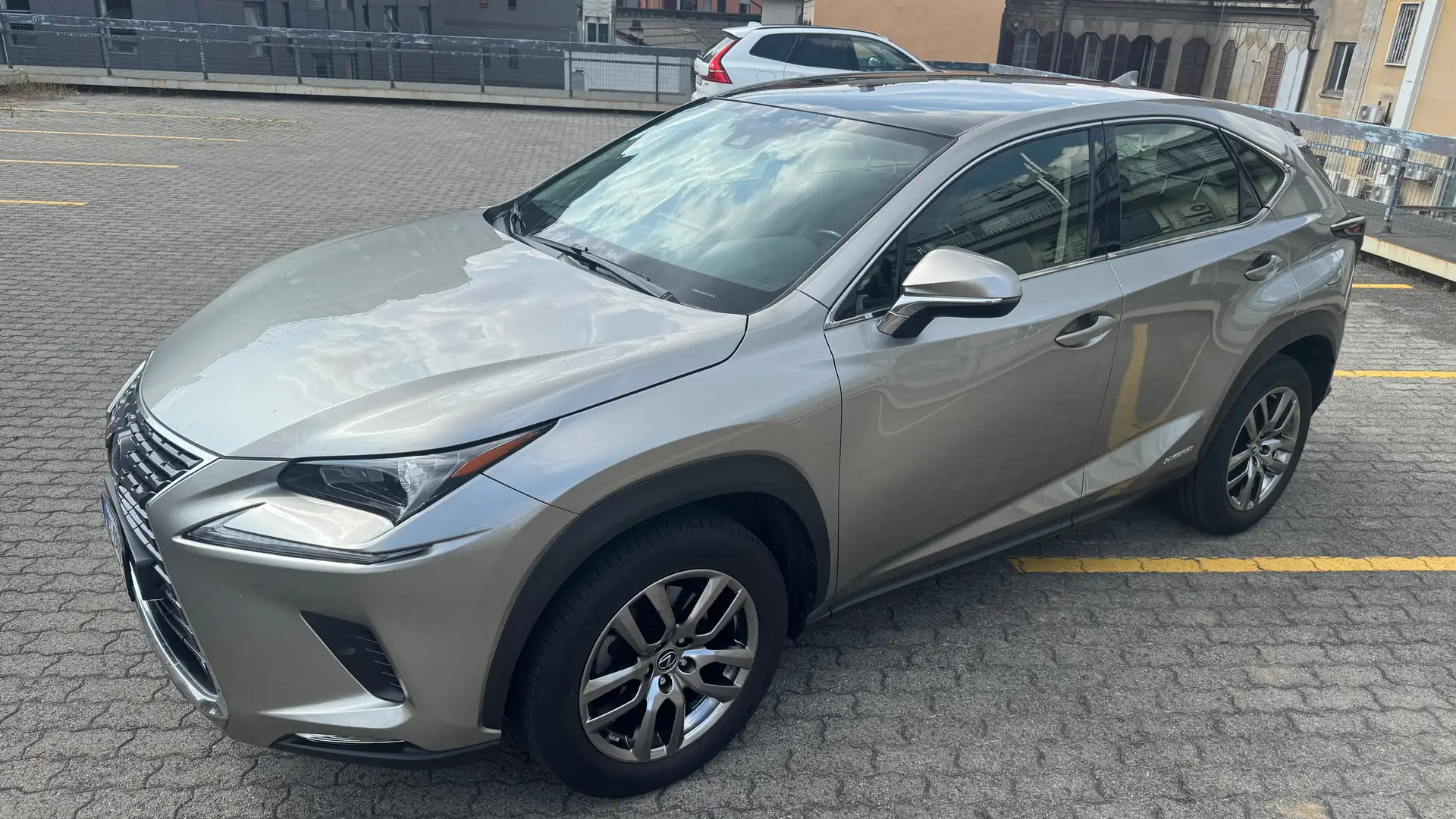 Lexus NX 300 300h PREMIUM 4WD Hybrid IBRIDA Gris - 1