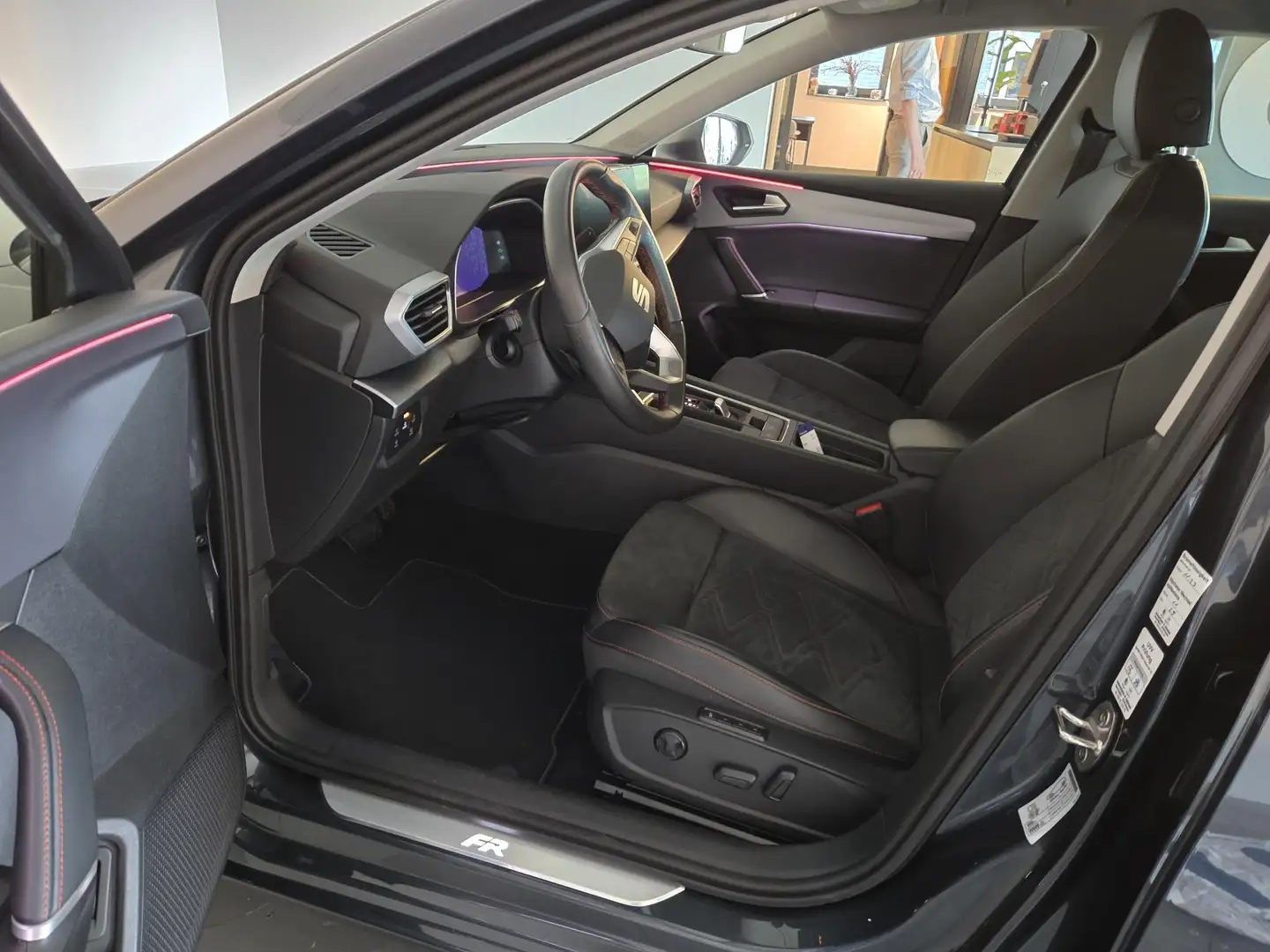 SEAT Leon e-Hybrid Sportstourer 1.4 TSI eHybrid PHEV FR Business Inte - 2