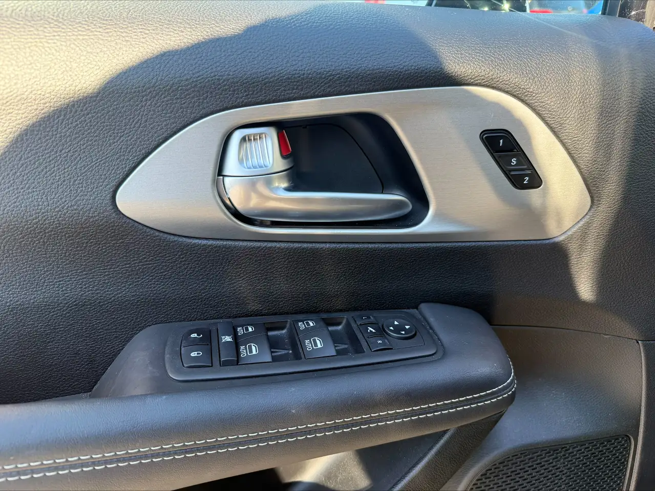 Chrysler Pacifica снимка Chrysler Pacifica