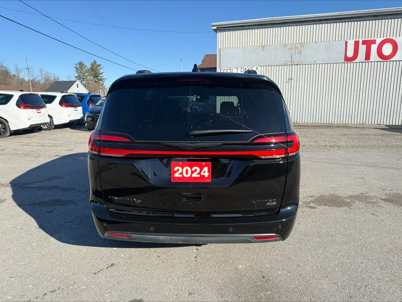 Chrysler Pacifica снимка Chrysler Pacifica