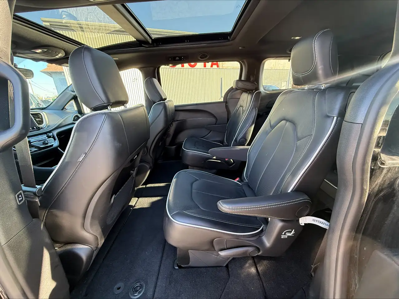 Chrysler Pacifica снимка Chrysler Pacifica