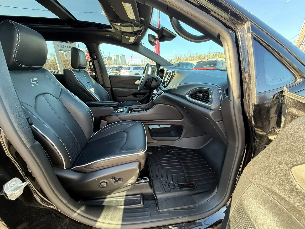 Chrysler Pacifica снимка Chrysler Pacifica