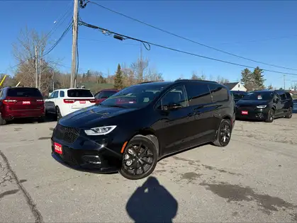 Black 2024 Chrysler Pacifica Minivan All-Wheel Drive 9-Speed Automatic