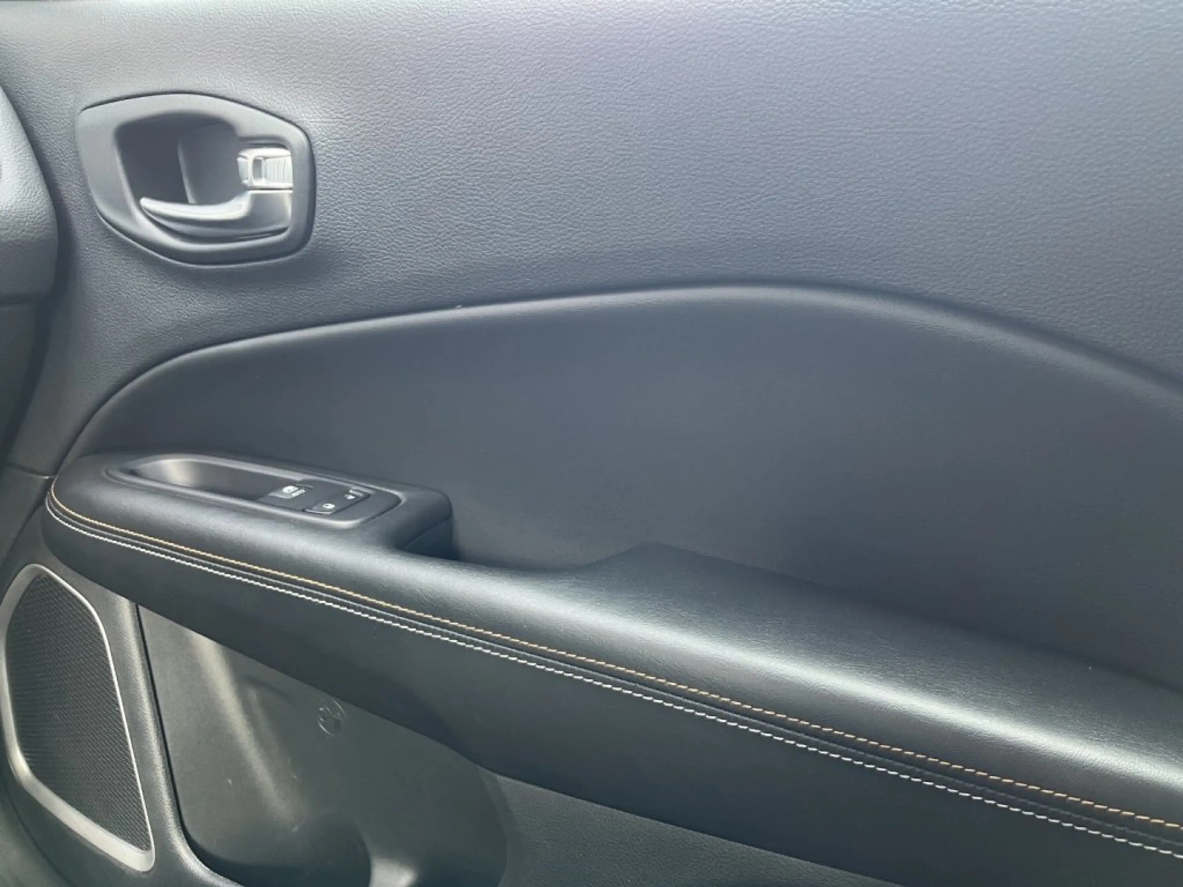 Jeep Compass 1,3 MultiAir Longitude T4 FWD 6MT — photo 16