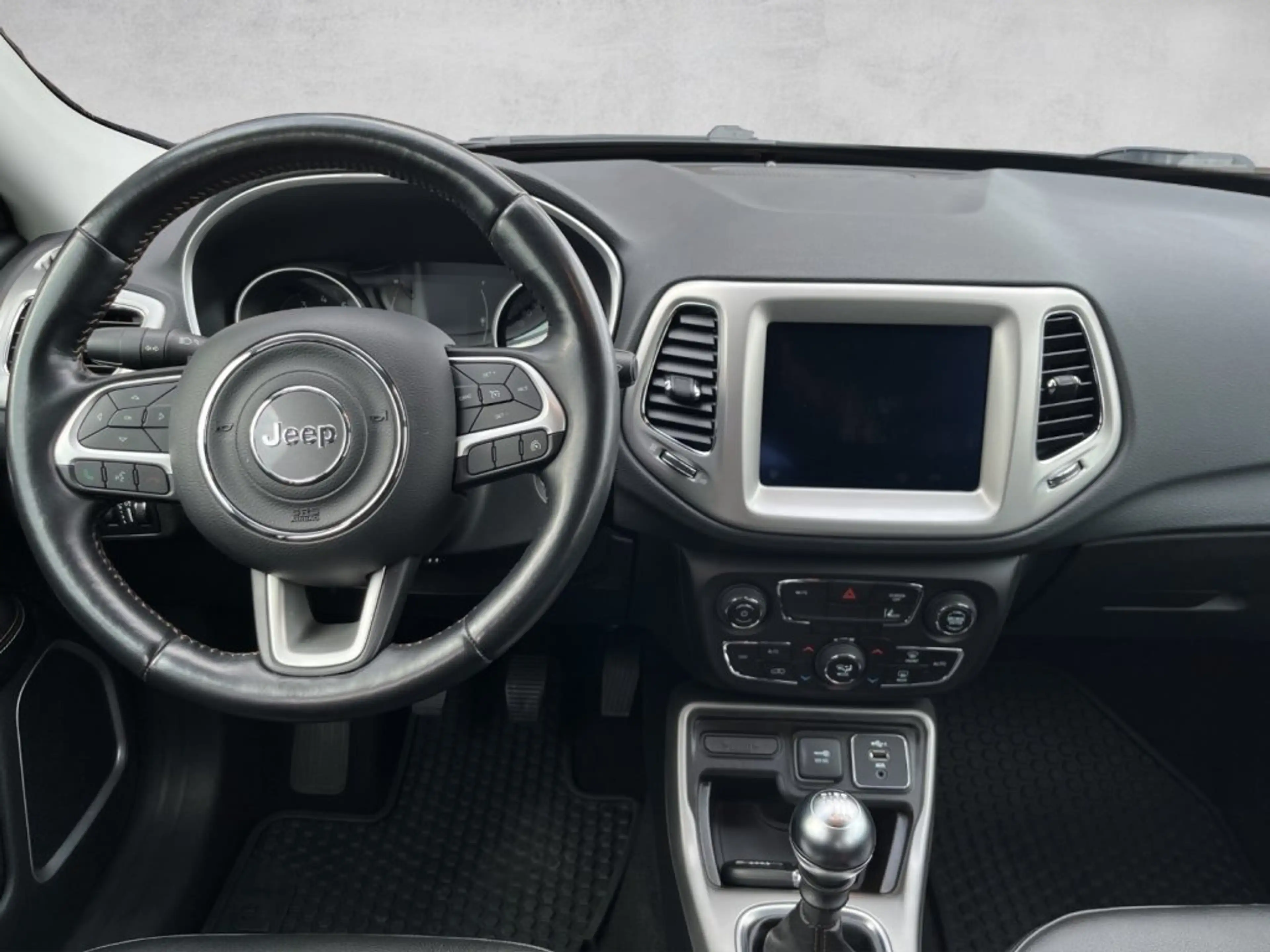 Jeep Compass 1,3 MultiAir Longitude T4 FWD 6MT — photo 14