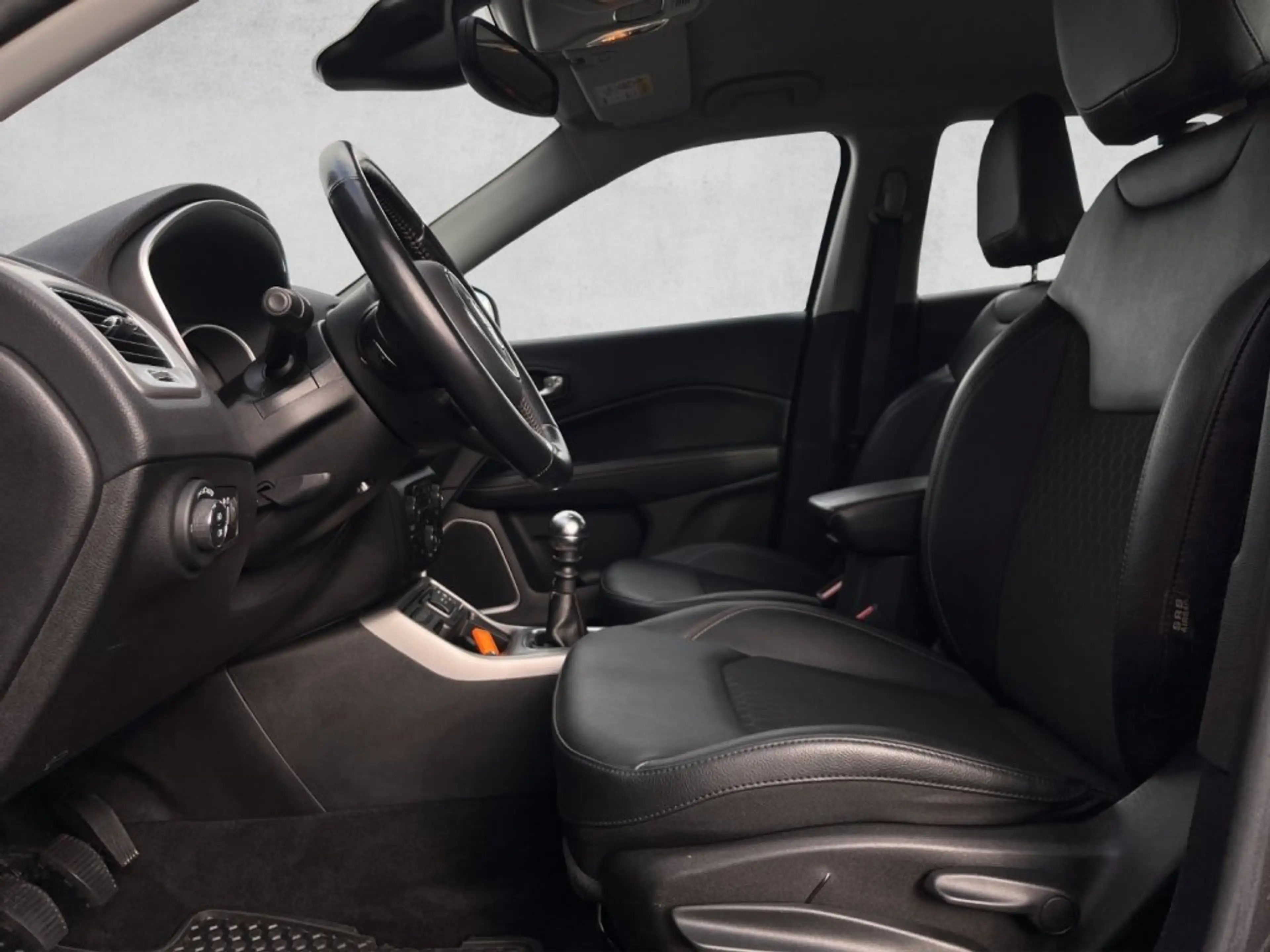 Jeep Compass 1,3 MultiAir Longitude T4 FWD 6MT — photo 9