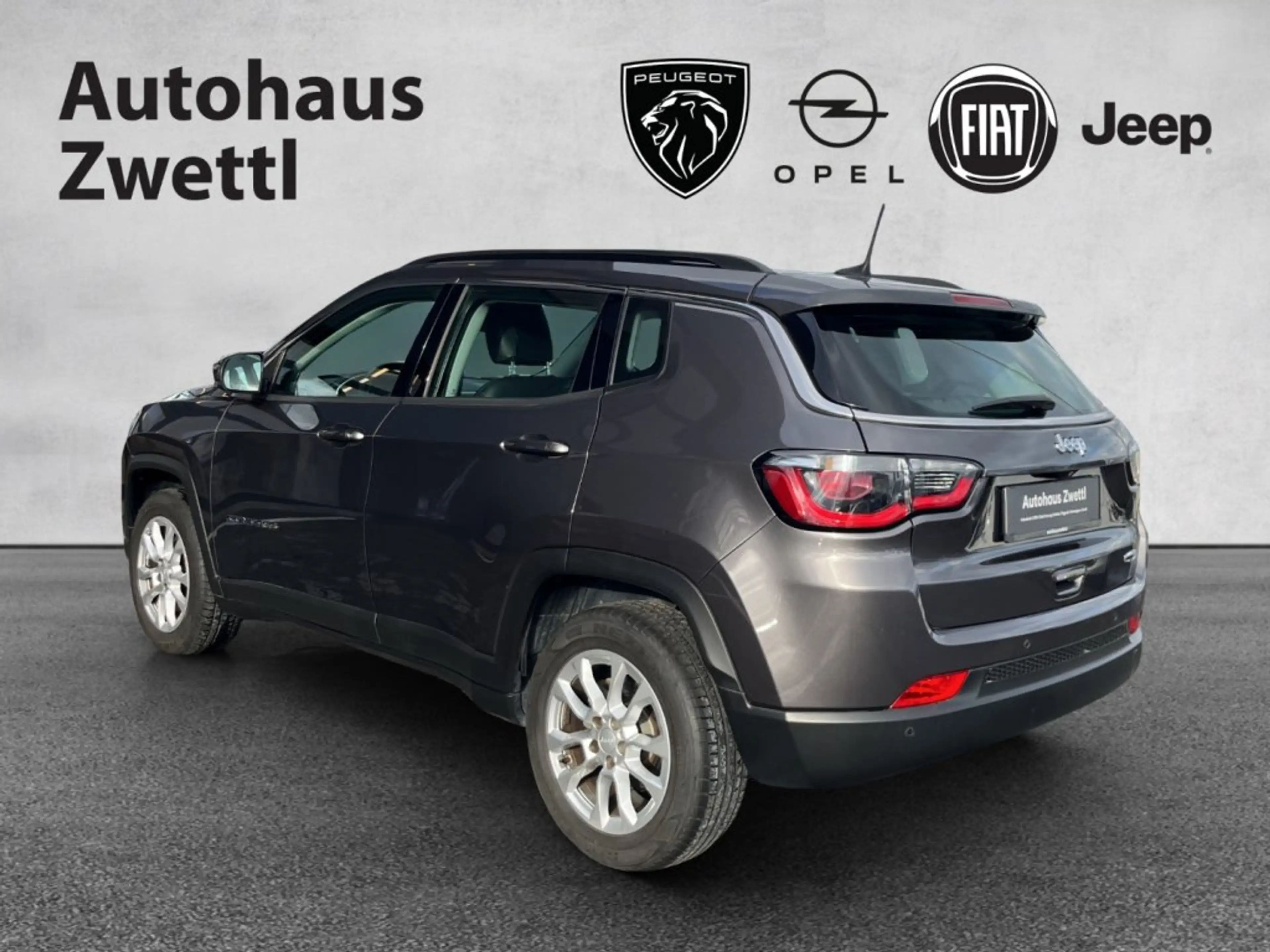 Jeep Compass 1,3 MultiAir Longitude T4 FWD 6MT — photo 4