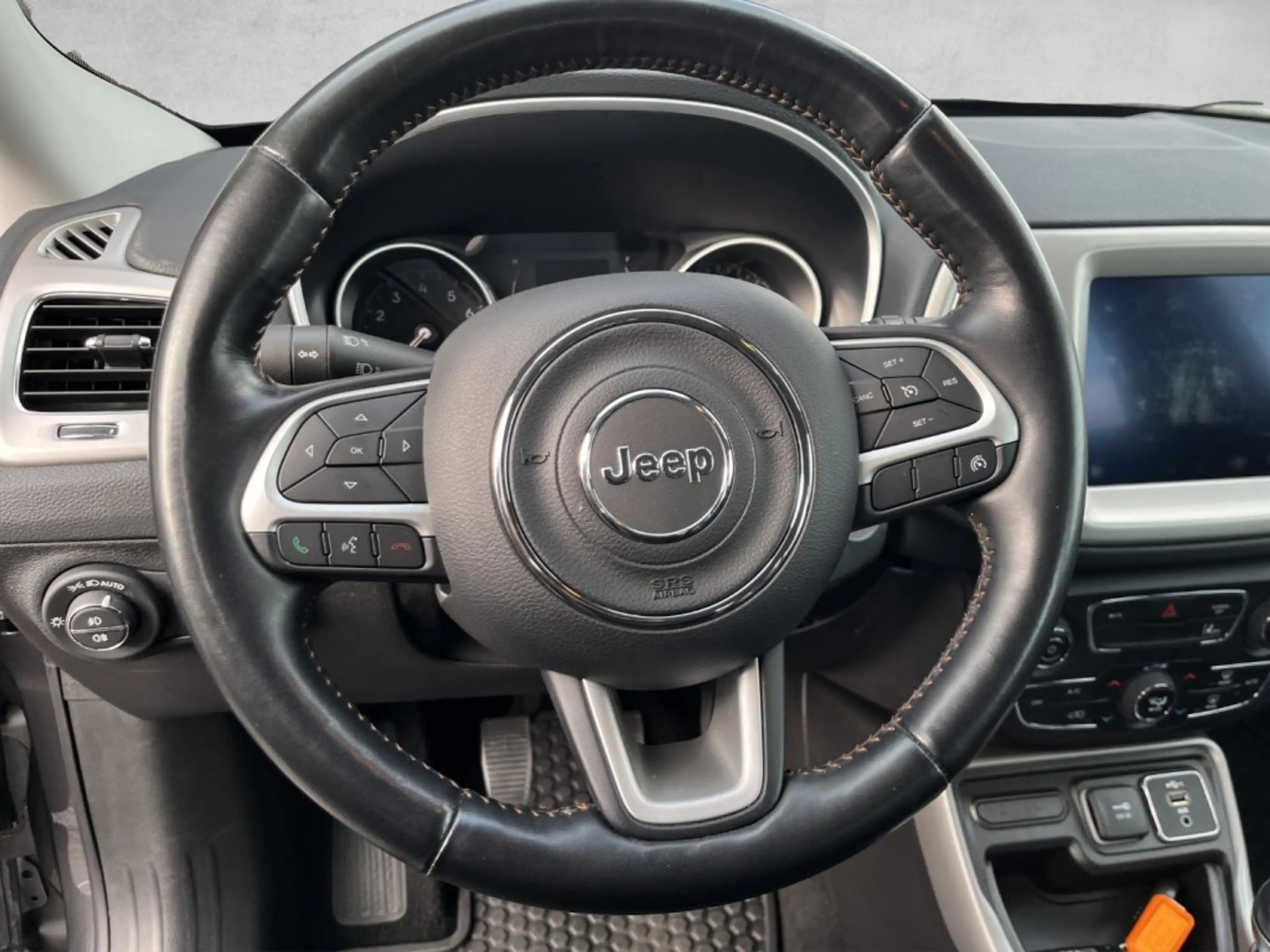 Jeep Compass 1,3 MultiAir Longitude T4 FWD 6MT — photo 10
