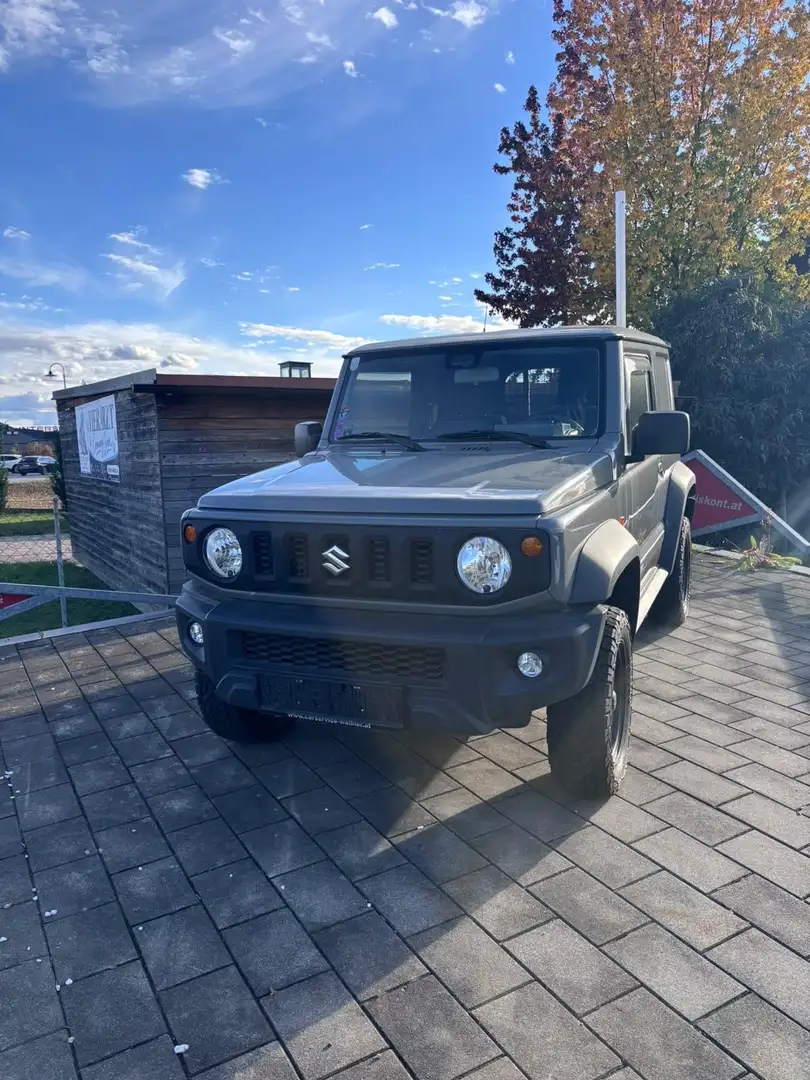 Suzuki Jimny 1,5 VVT Grau - 1