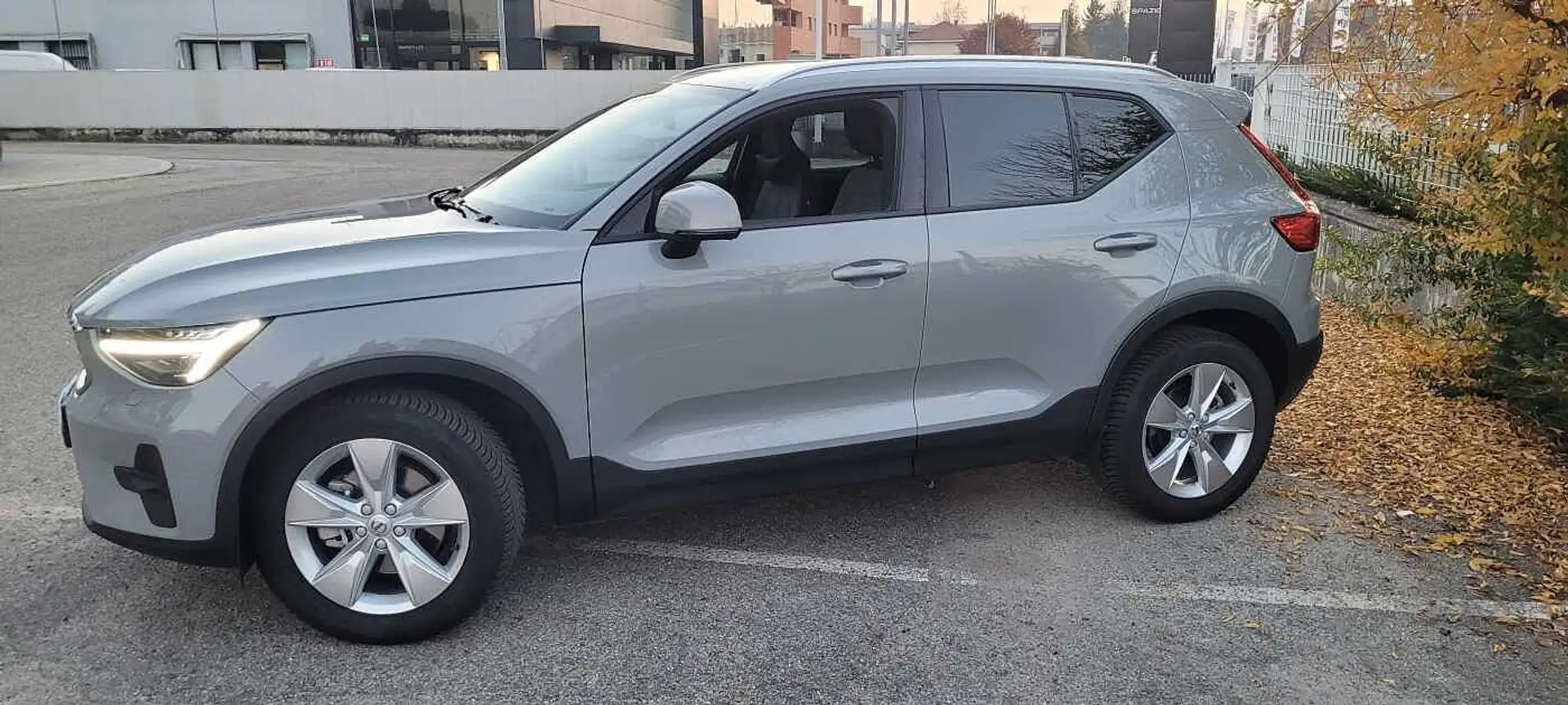 Volvo XC40 Core, B3 Mild hybrid, Benzina Grigio - 1