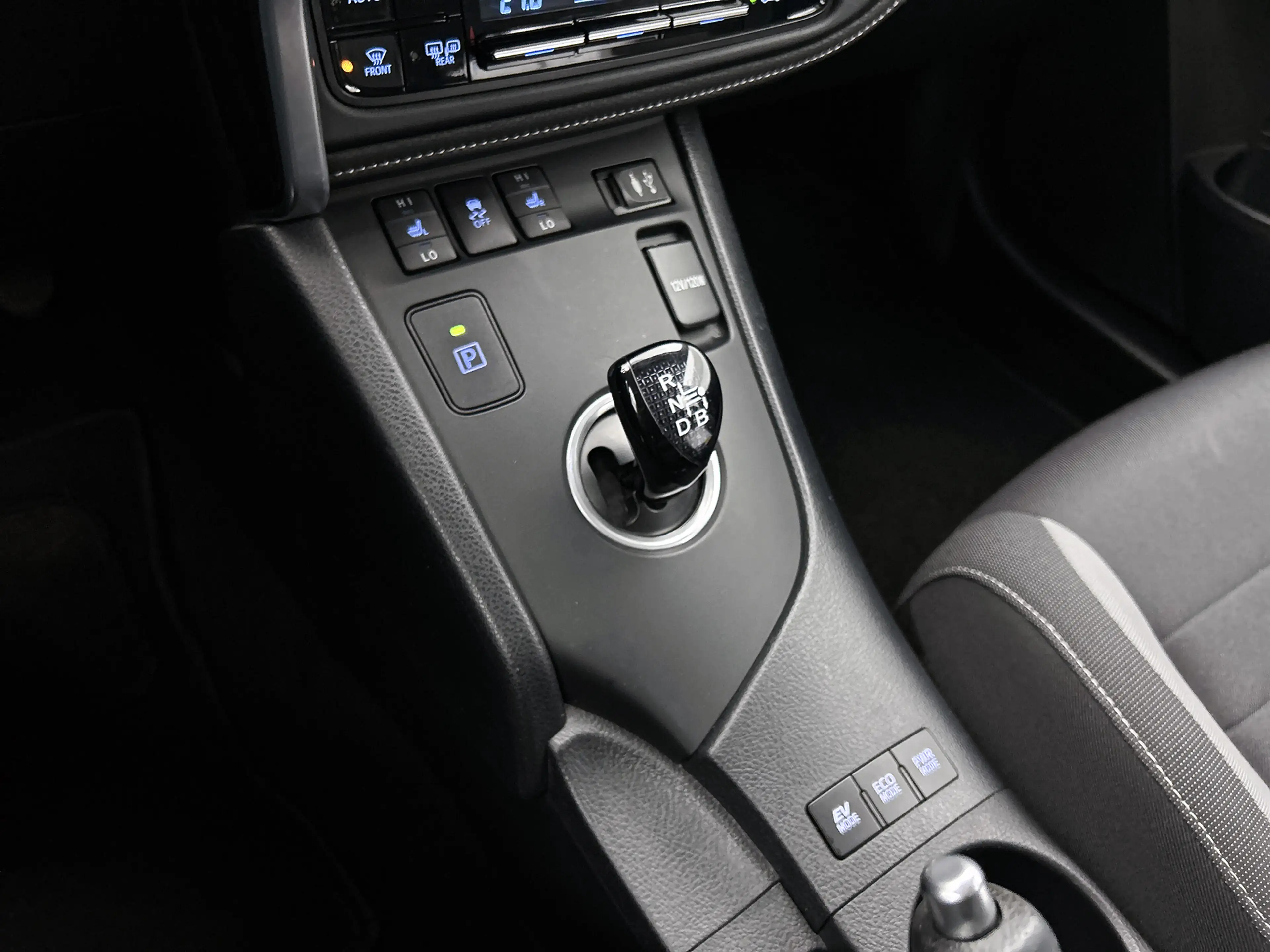 Toyota Auris 1.8 Hybrid Dynamic | Dealer onderhouden | Trekhaak — photo 12