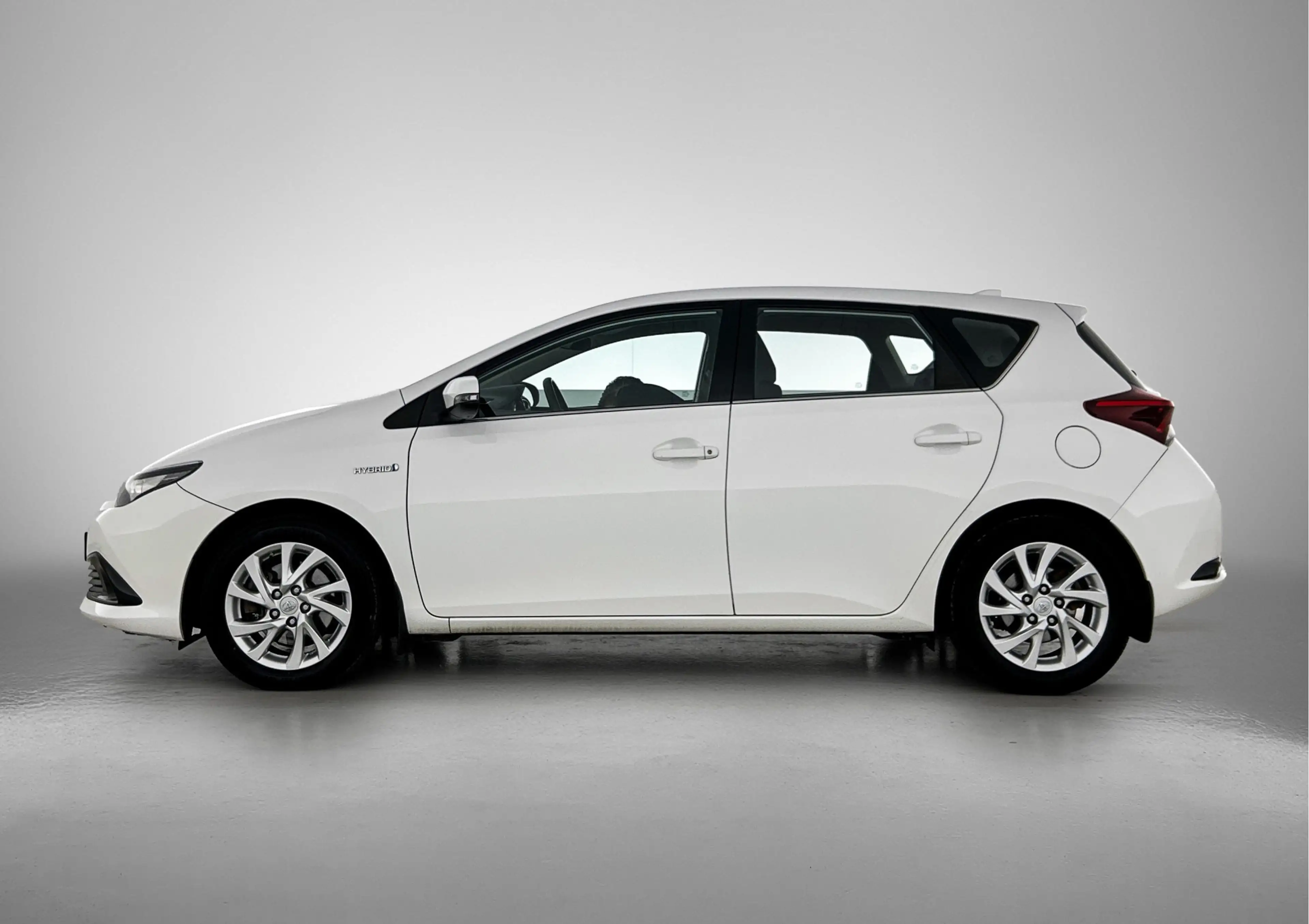 Toyota Auris 1.8 Hybrid Dynamic | Dealer onderhouden | Trekhaak — photo 3