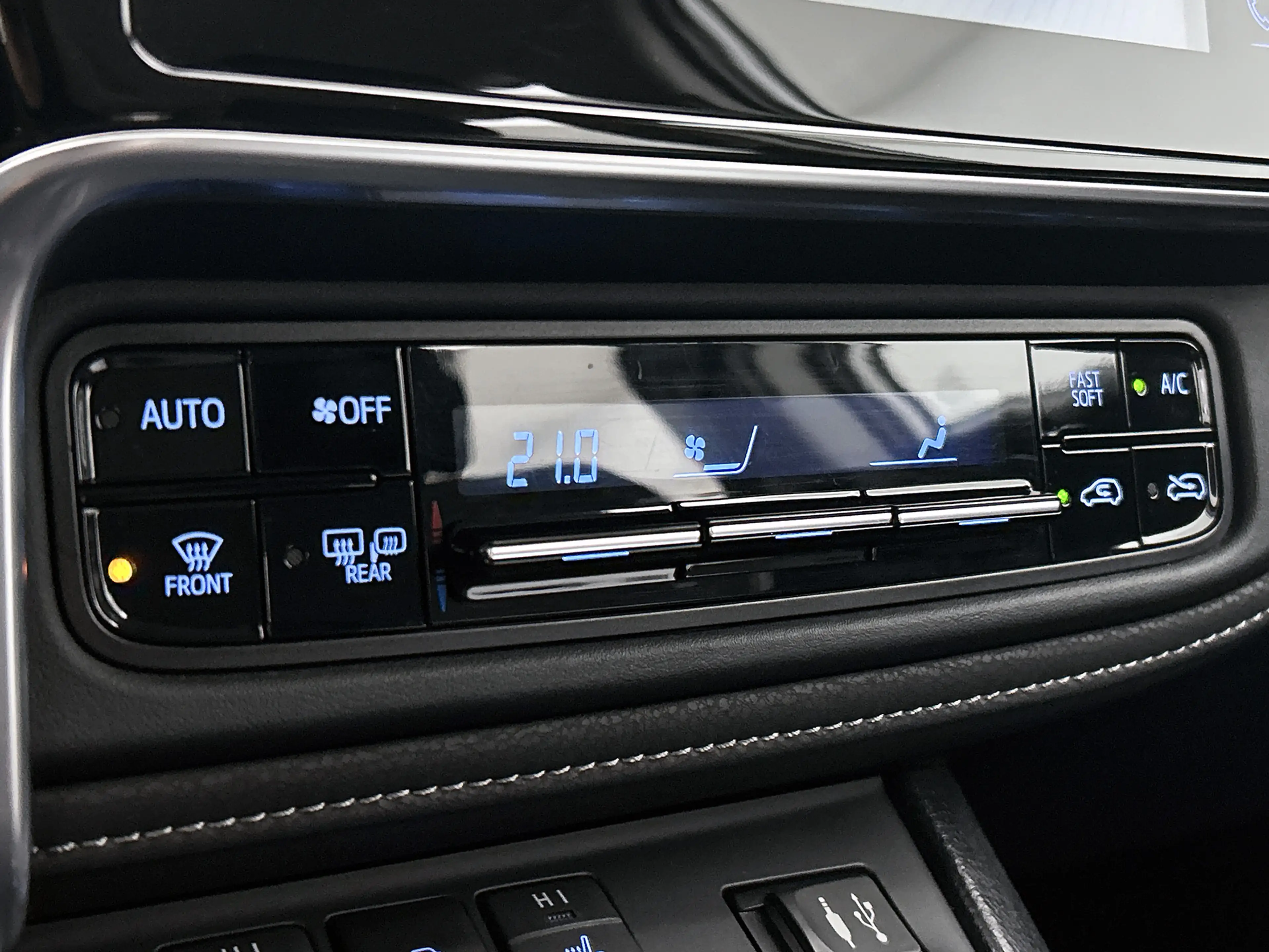 Toyota Auris 1.8 Hybrid Dynamic | Dealer onderhouden | Trekhaak — photo 11
