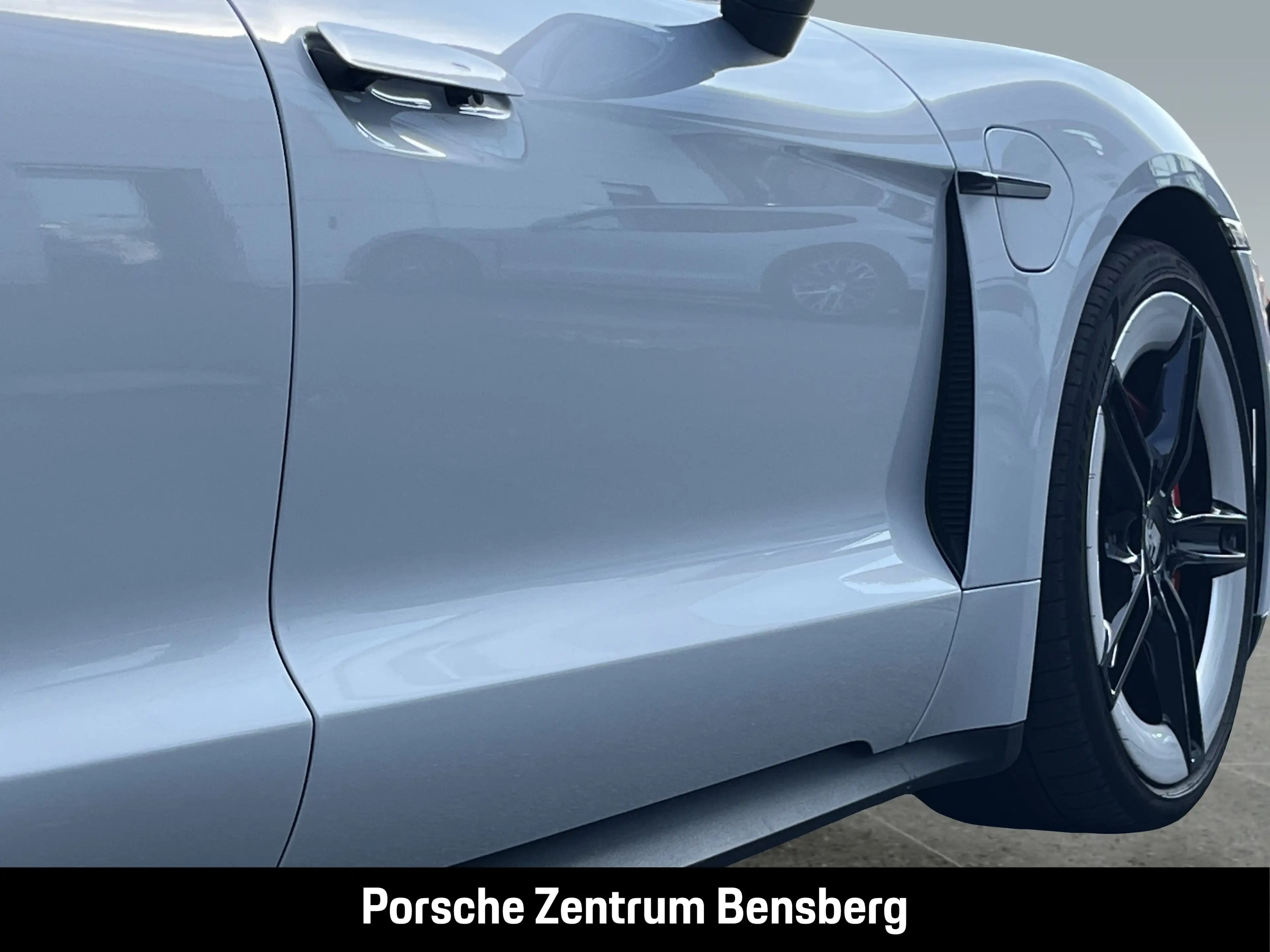 Porsche Taycan 4S Sport Turismo — photo 10