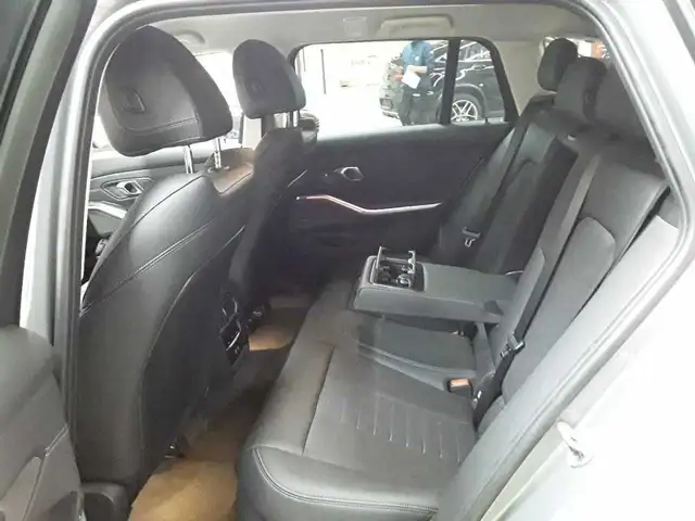 BMW 3 Series view 13