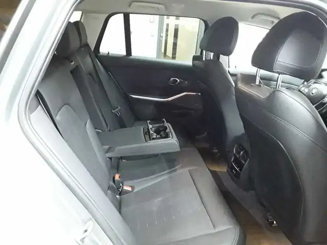 BMW 3 Series view 14