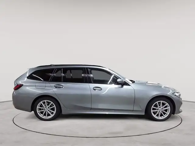 BMW 3 Series view 3