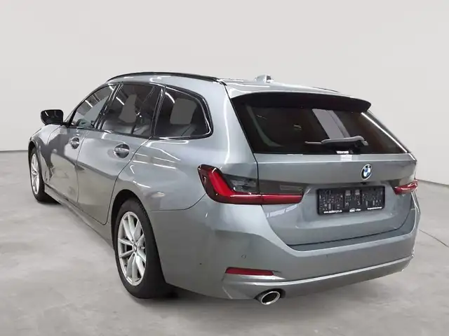 BMW 3 Series view 5
