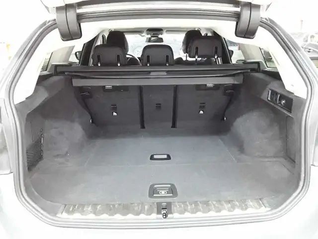BMW 3 Series view 15