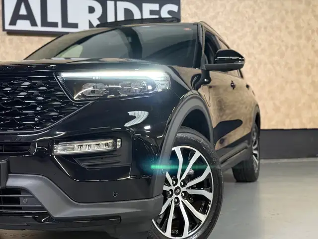Ford Explorer view 2